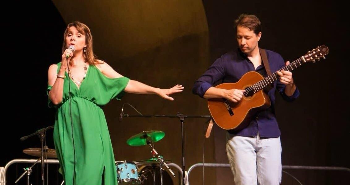 Priscila Ribas canto e Paulo Zannol chitarra